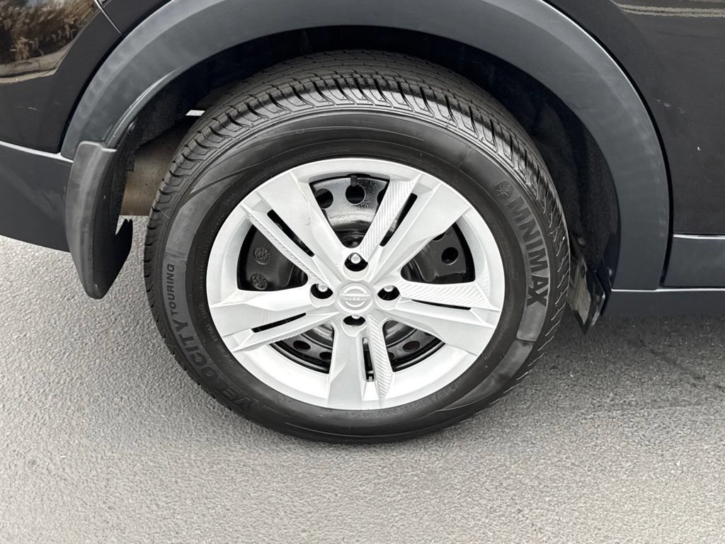 Used 2018 Nissan Kicks S FWD image 14