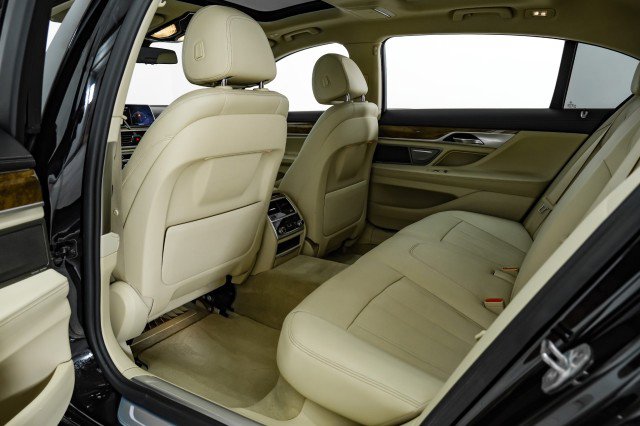 Used 2017 BMW 740i xDrive AWD SUNROOF LEATHER HEATED SEA image 34