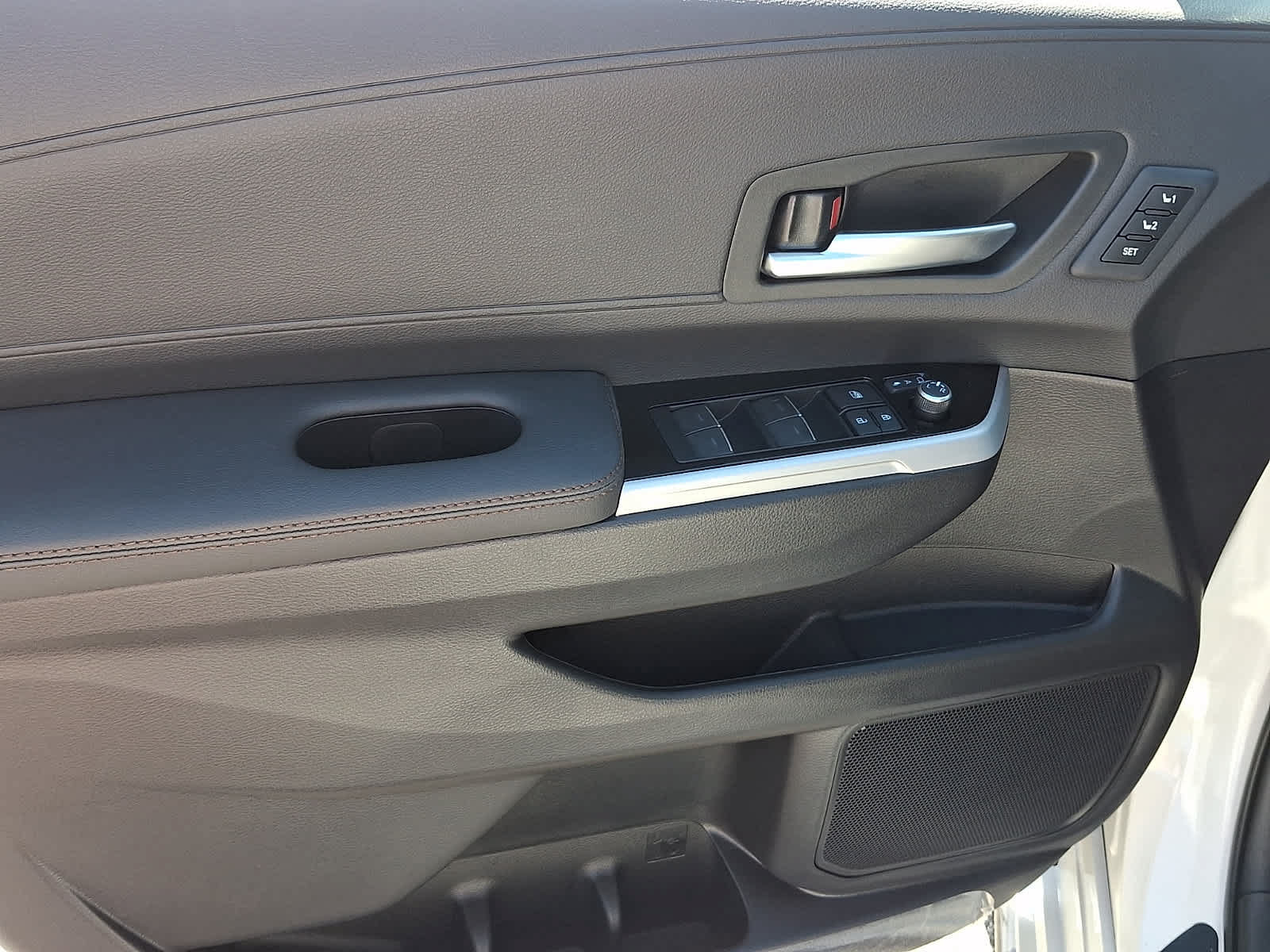 New 2026 Toyota Sienna Platinum AWD/4WD image 11