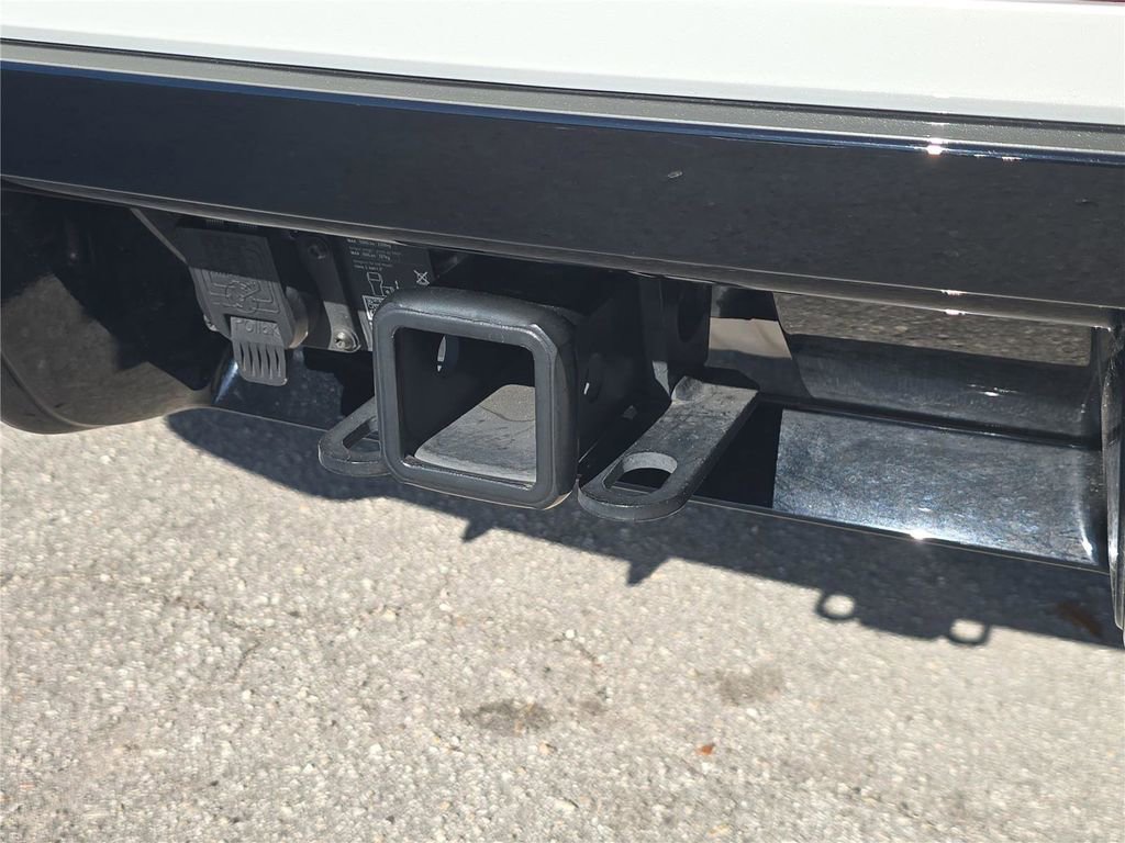 Used 2025 Volkswagen Atlas Cross Sport SEL Premium R-Line image 9