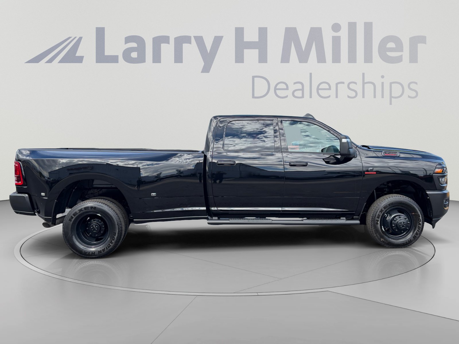 New 2027 RAM 3500 Laramie AWD/4WD image 6