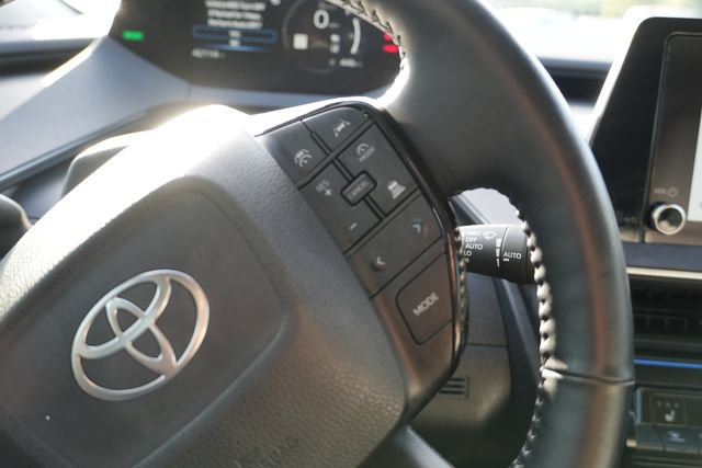 Used 2024 Toyota Prius XLE FWD image 25