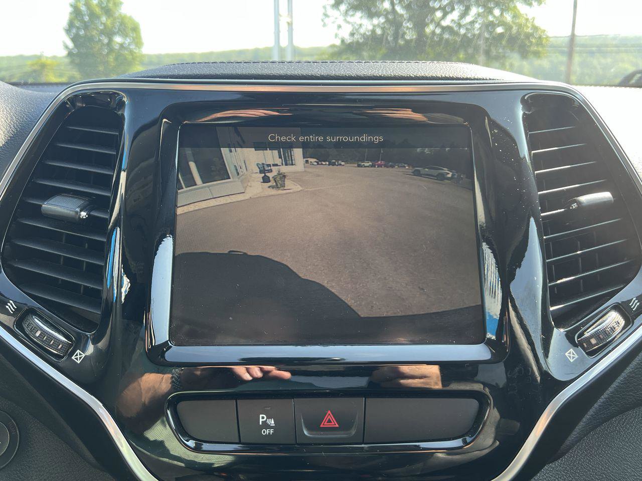 Used 2019 Jeep Cherokee Limited image 15