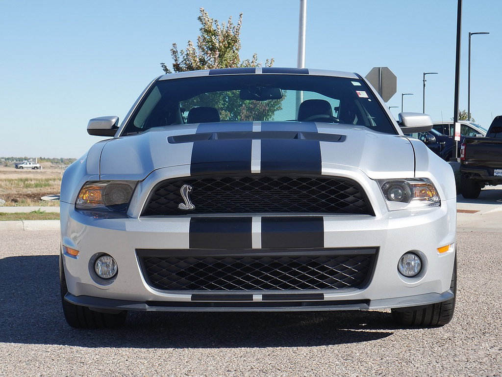 Used 2010 Ford Mustang Shelby GT500 RWD image 9