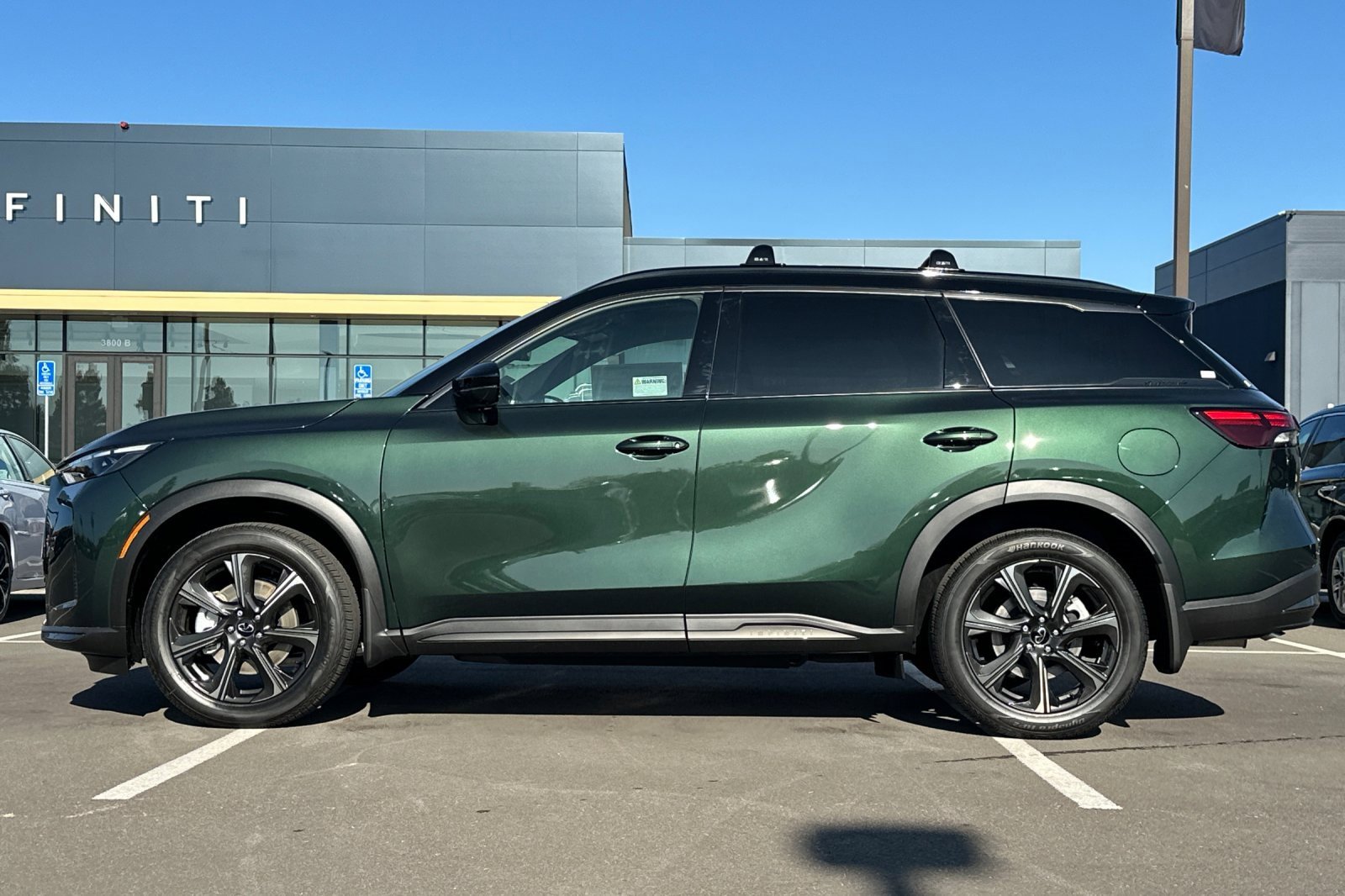 New 2026 INFINITI QX60 Autograph w/ Dark Cargo Package image 2