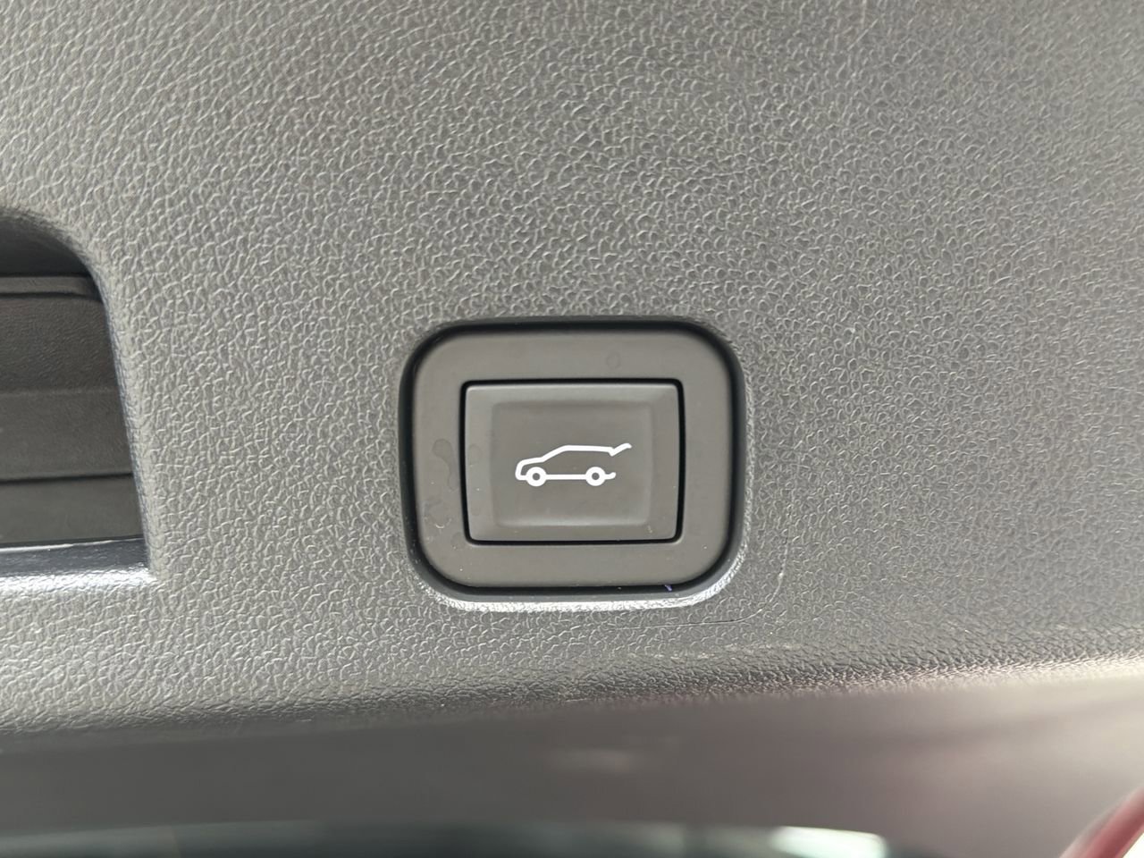 Used 2026 GMC Acadia Denali Ultimate FWD image 9