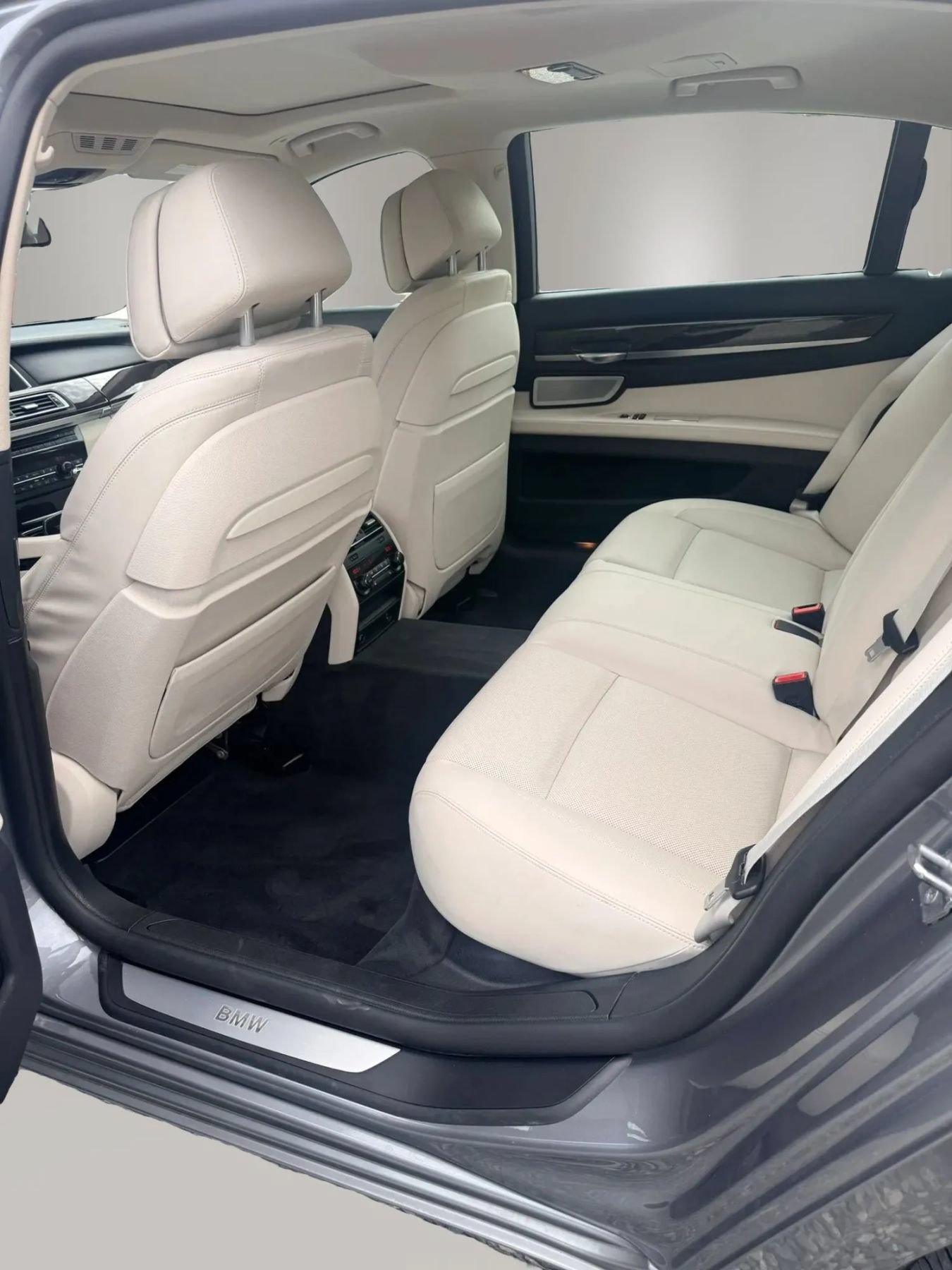 Used 2013 BMW 750Li RWD image 21