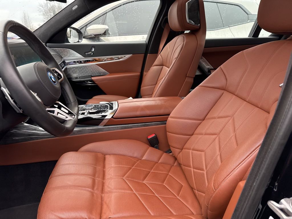 Used 2023 BMW i7 xDrive60 image 10