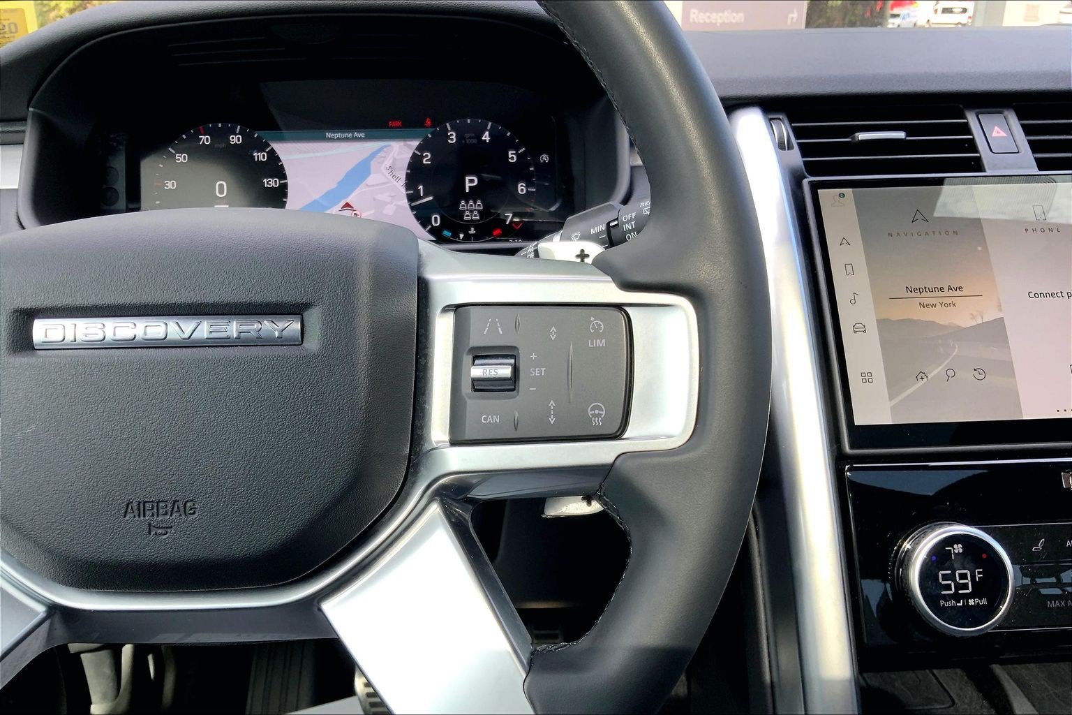 Certified 2025 Land Rover Discovery Dynamic SE AWD/4WD image 24