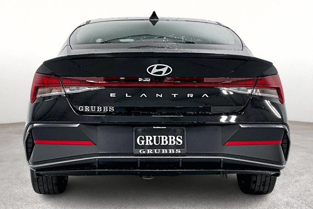 New 2026 Hyundai Elantra SEL Sport FWD image 4