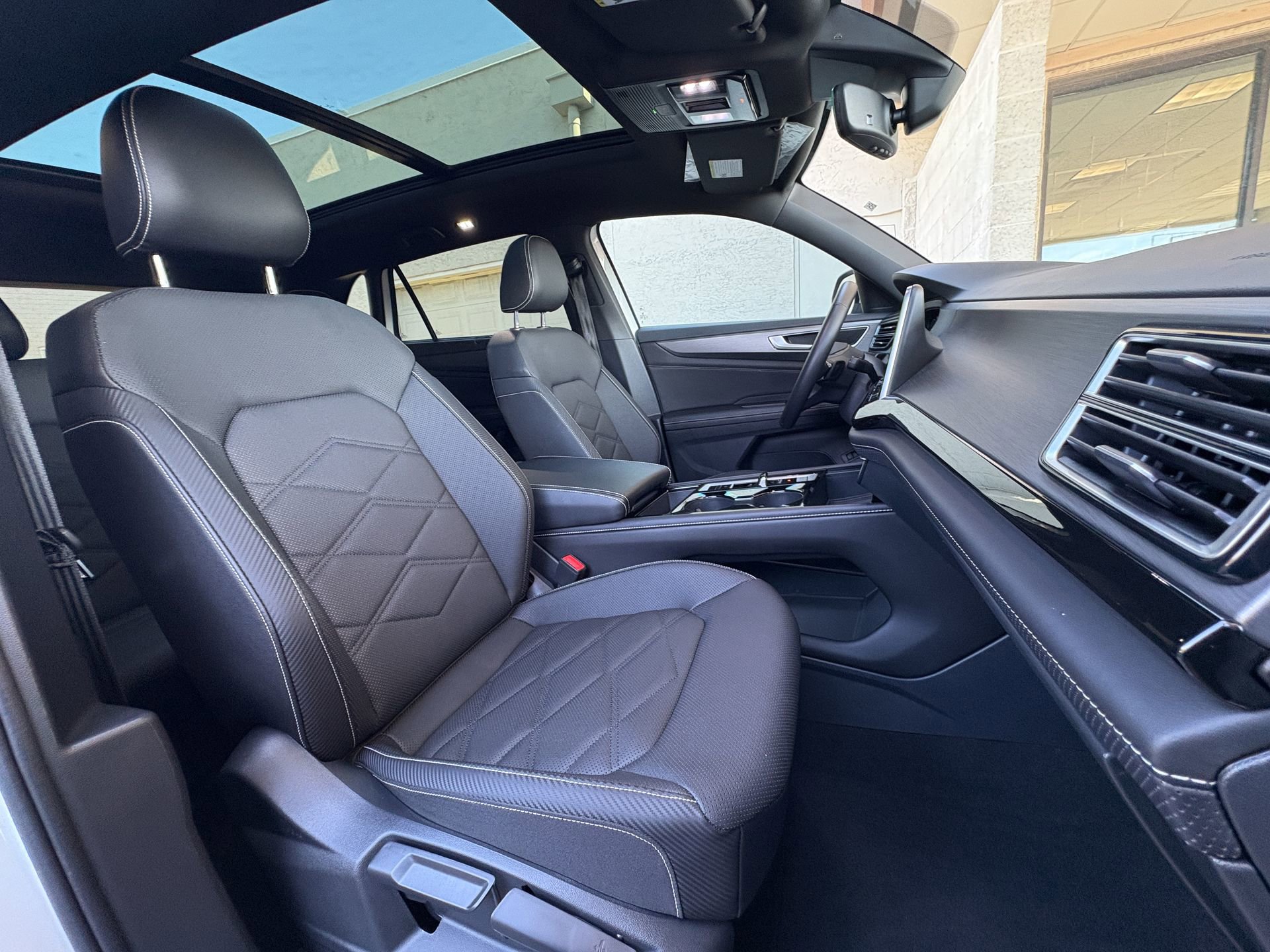 Used 2025 Volkswagen Atlas Cross Sport SE w/ Panoramic Sunroof Package image 20