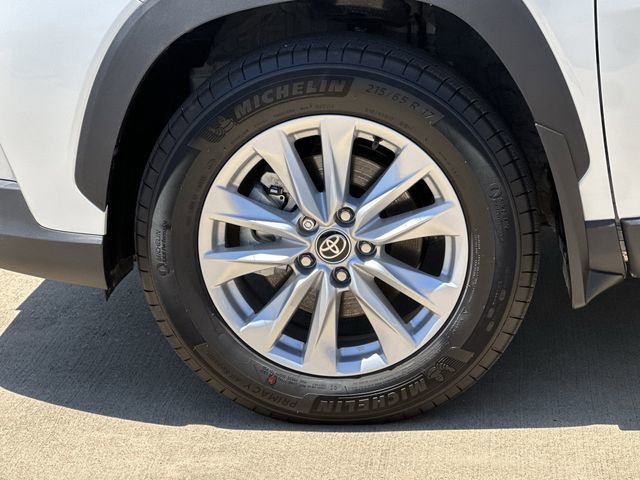 Used 2026 Toyota Corolla Cross LE FWD image 9