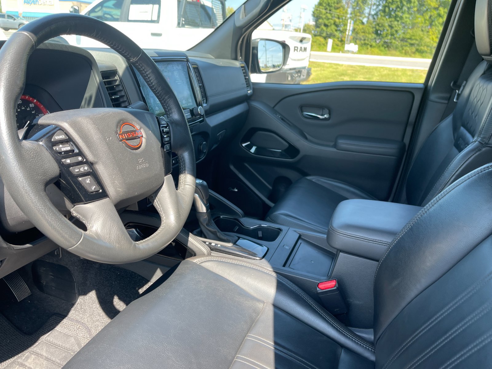 Used 2022 Nissan Frontier PRO-4X w/ Pro-4X Premium Package AWD/4WD image 11