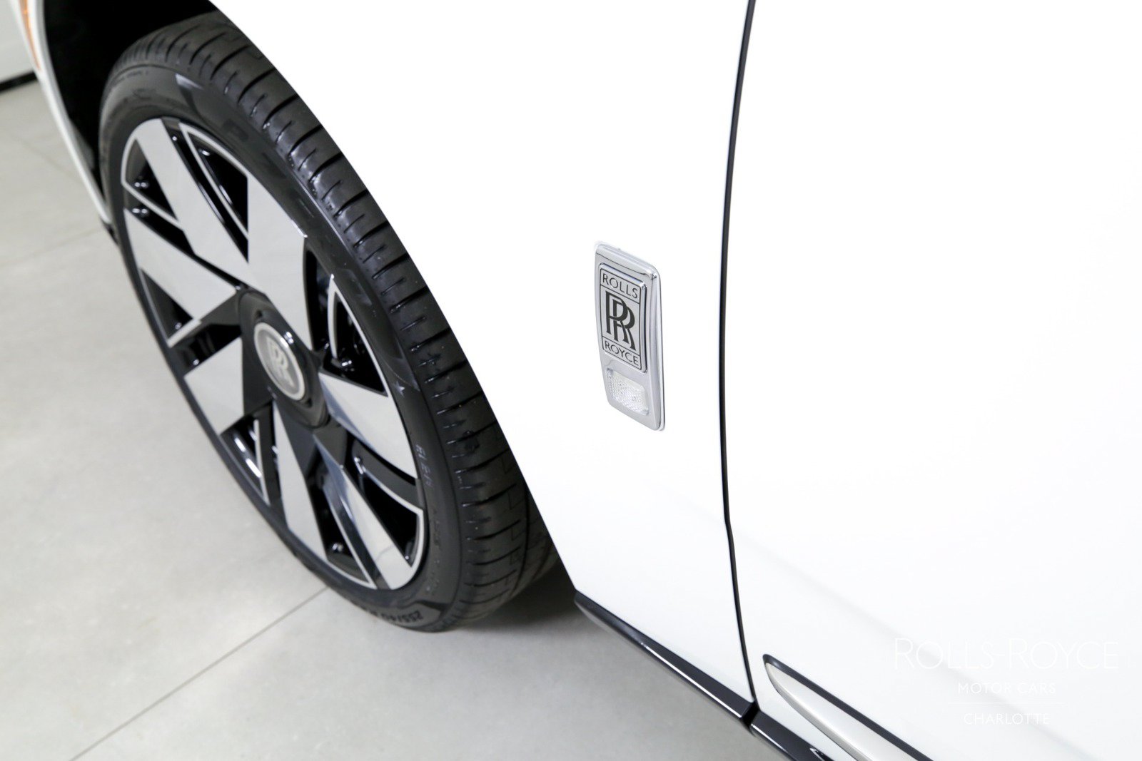 Certified 2025 Rolls-Royce Cullinan AWD/4WD image 42