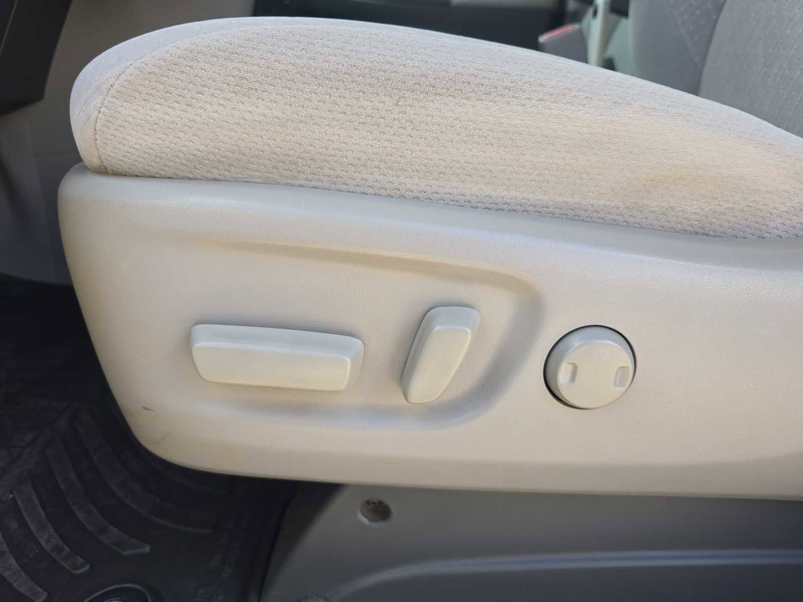 Used 2017 Toyota Sienna LE image 15