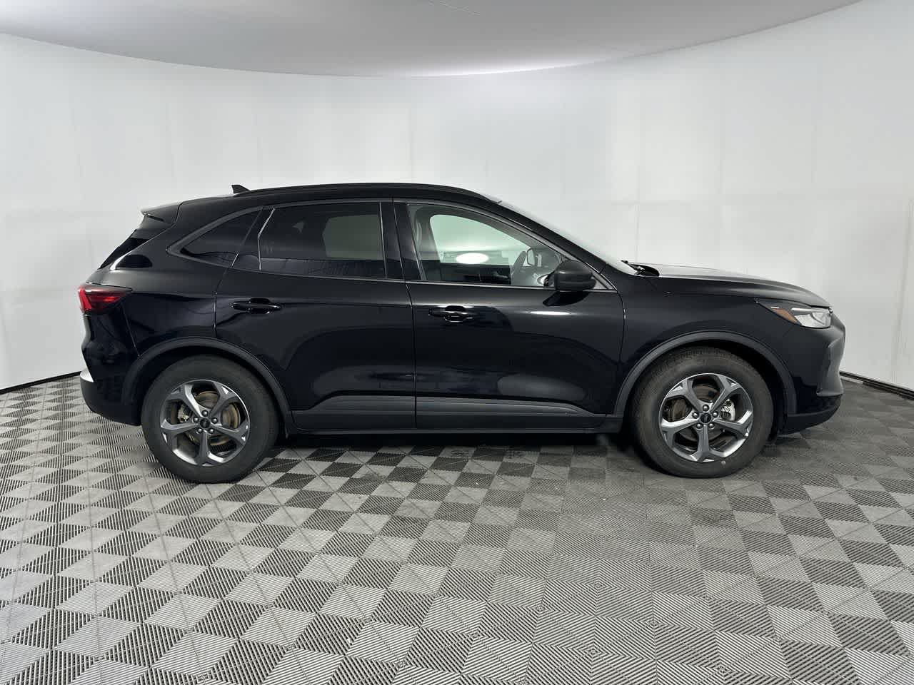 Used 2025 Ford Escape ST-Line FWD image 3