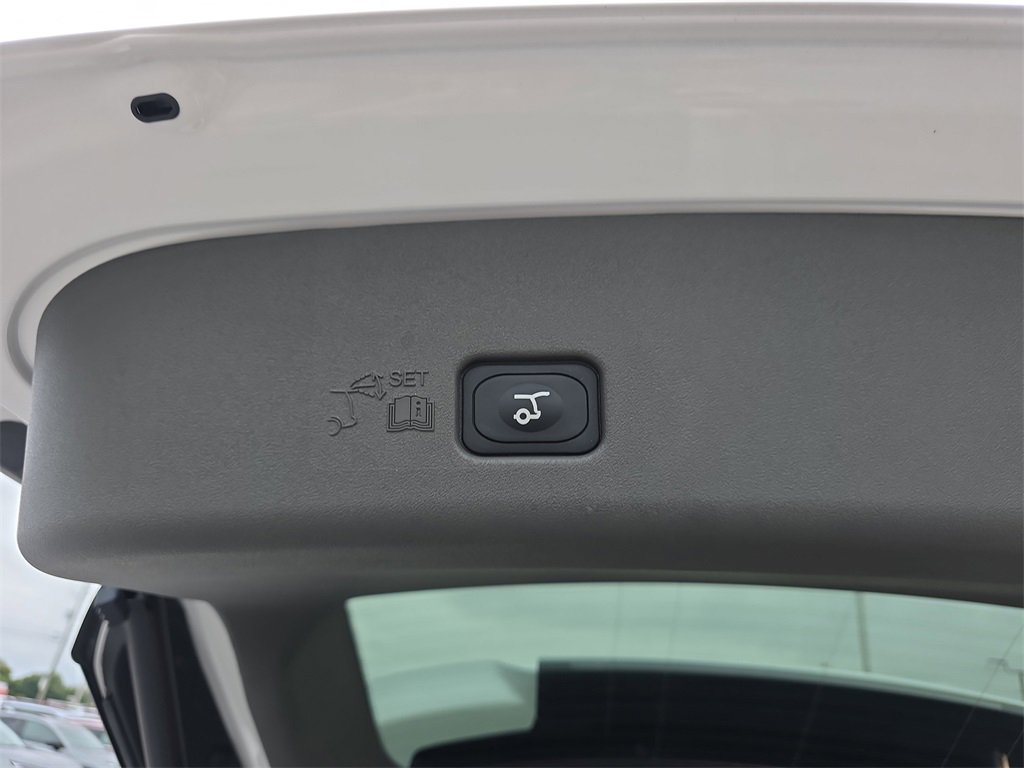 Used 2025 Lincoln Nautilus Premier w/ Equipment Group 102A image 37