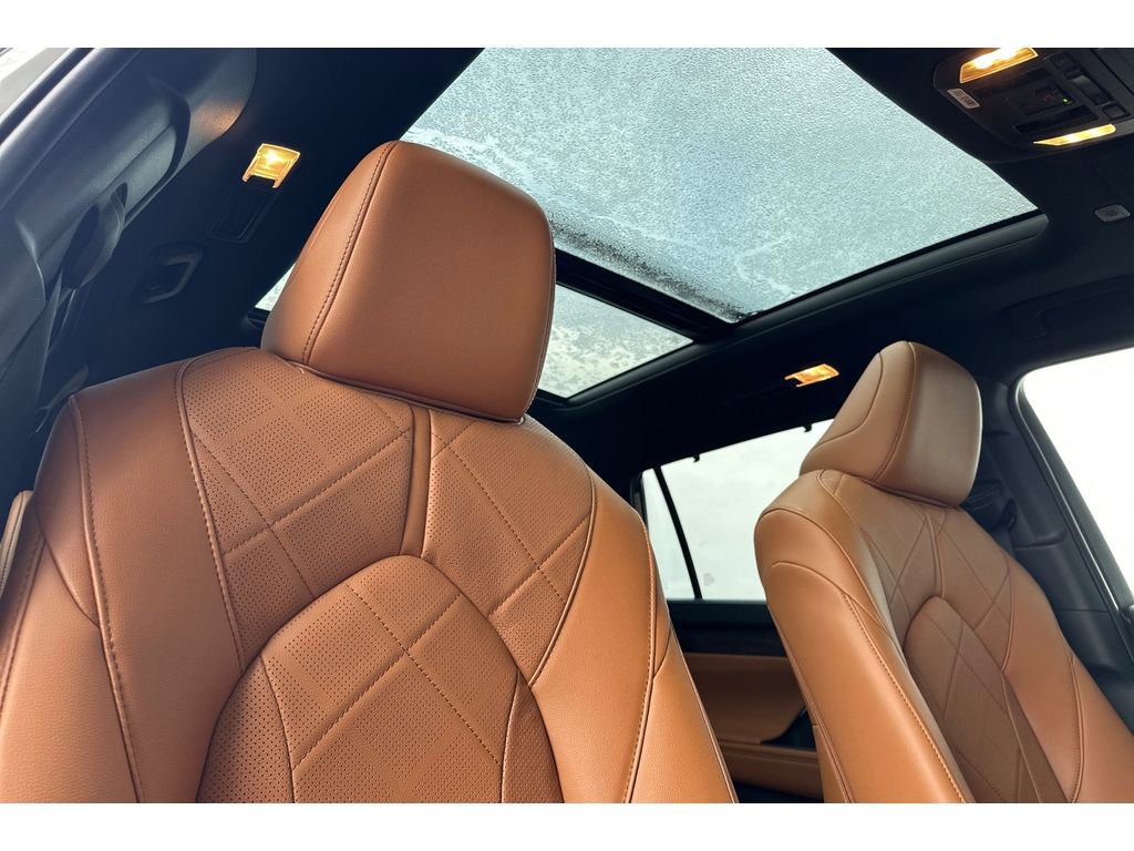 New 2026 Toyota Highlander Platinum image 18