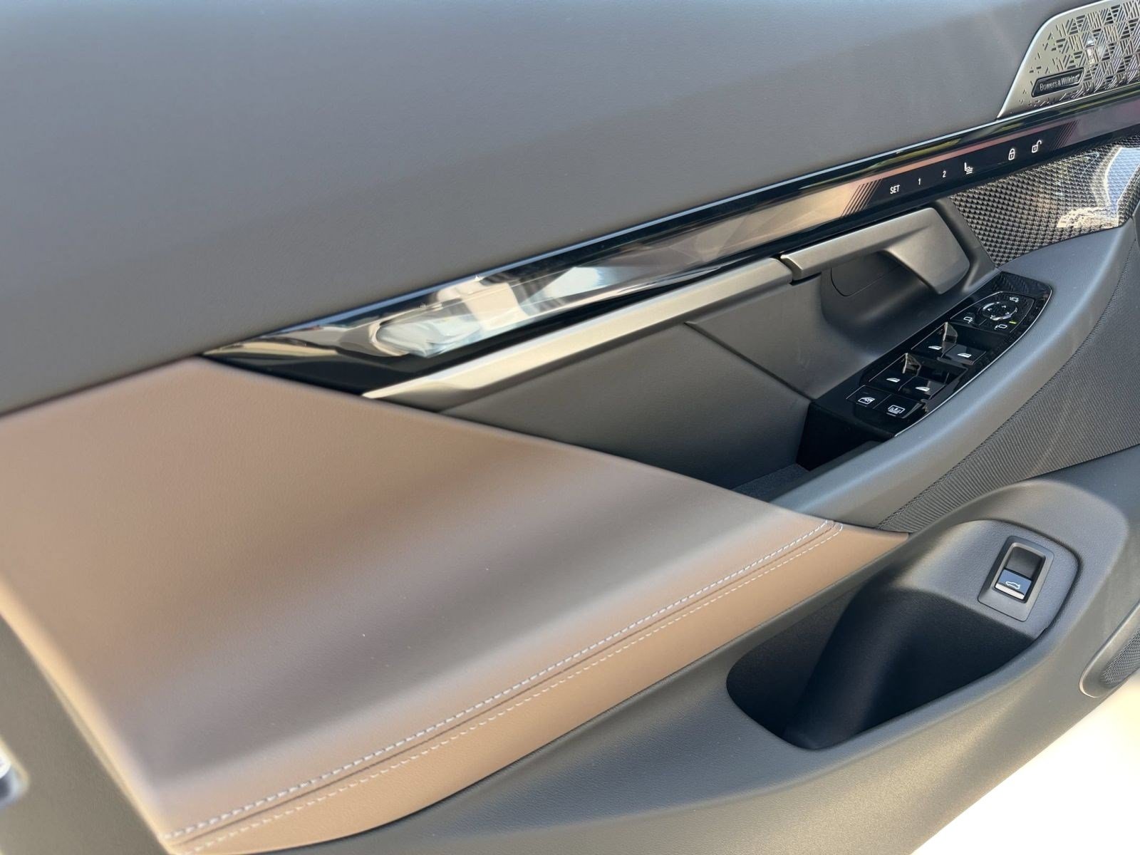 New 2027 BMW 550e xDrive AWD/4WD image 13