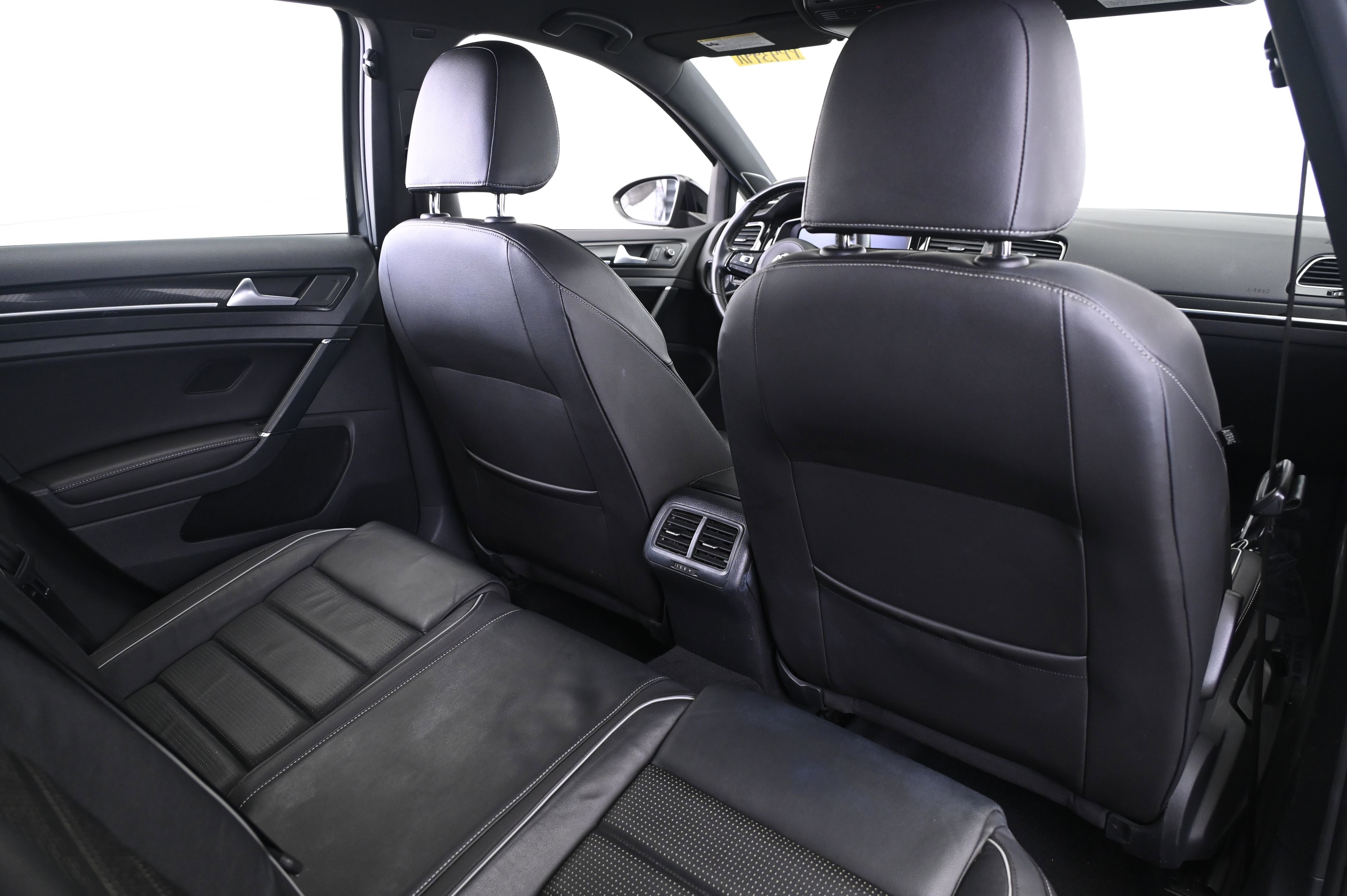 Used 2018 Volkswagen Golf R 4-Door image 17