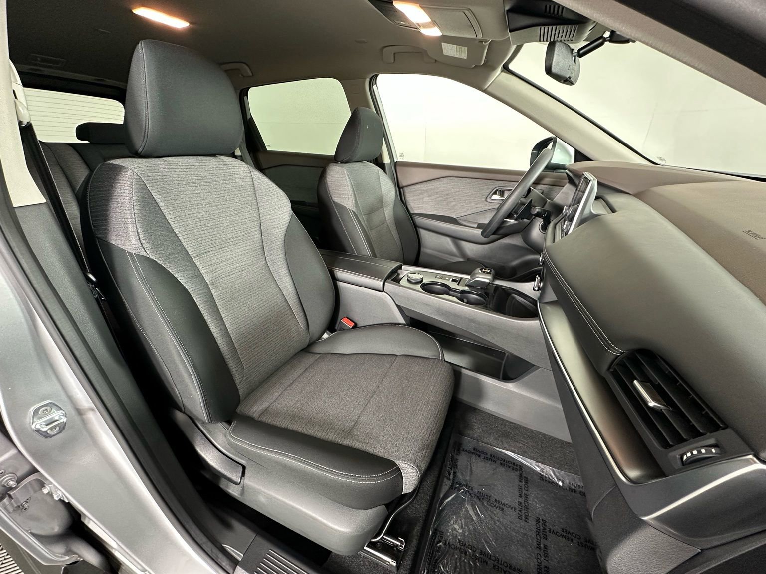 Used 2023 Nissan Rogue SV image 6