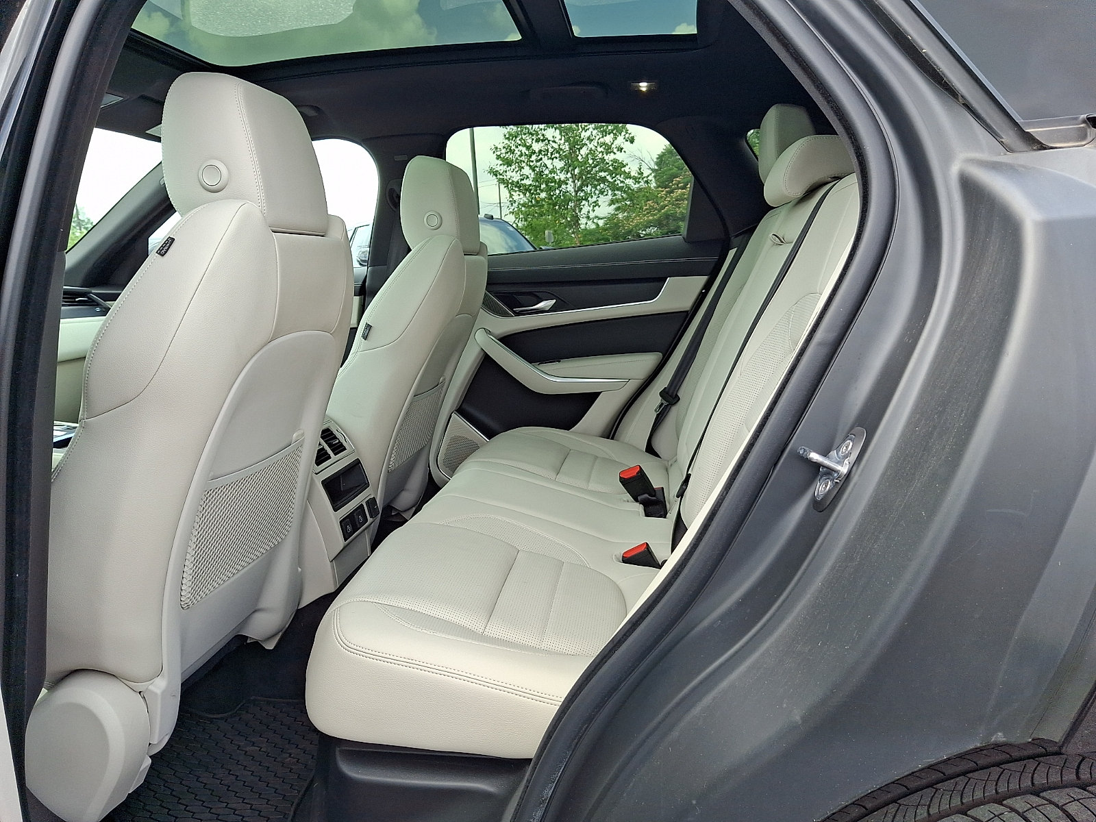 New 2026 Jaguar F-PACE R-Dynamic S AWD/4WD image 8