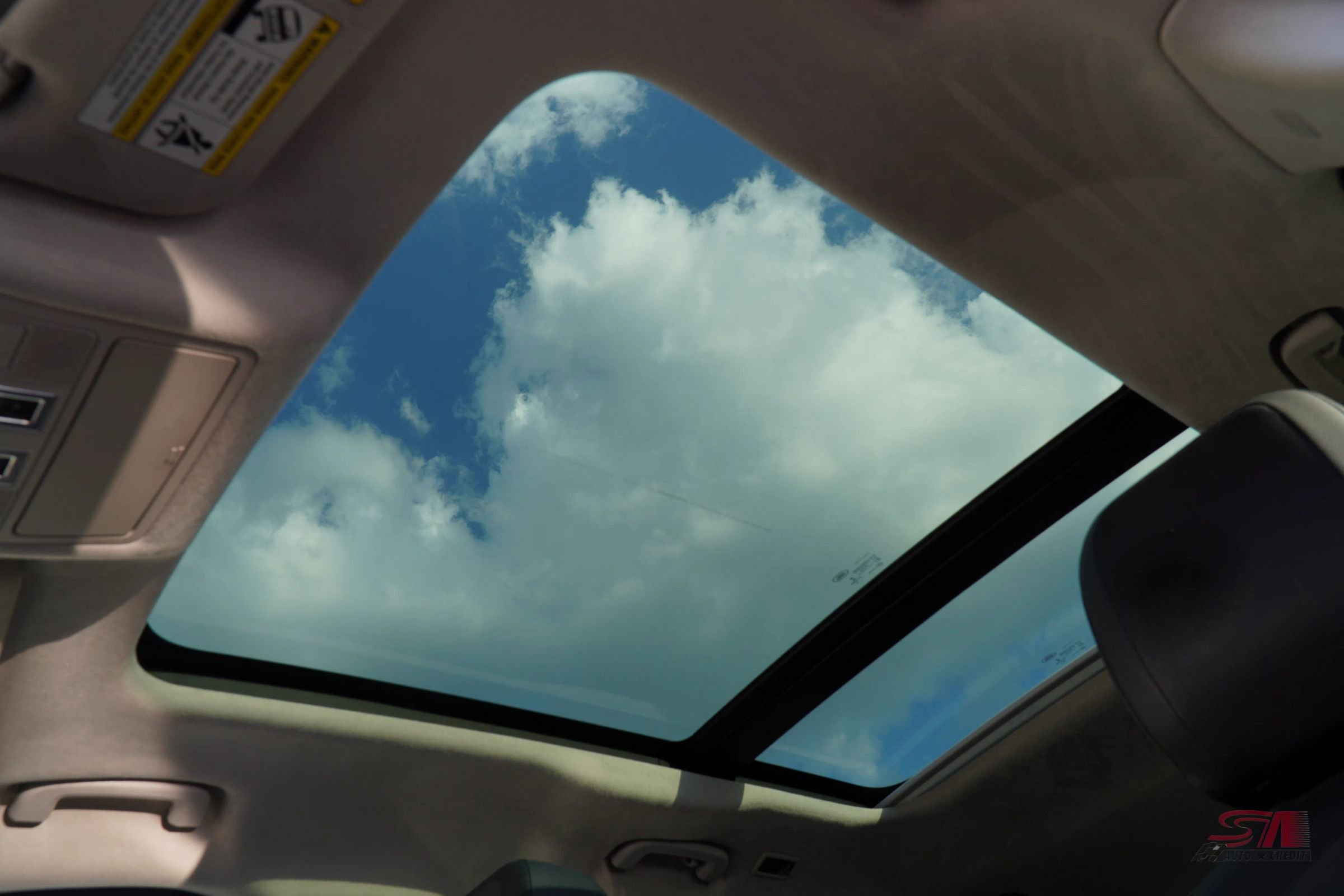 Used 2019 Jaguar F-PACE Premium image 26