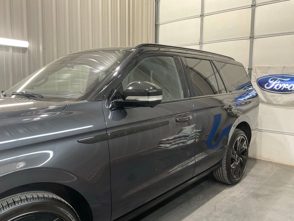 Used 2025 Lincoln Navigator Black Label image 5