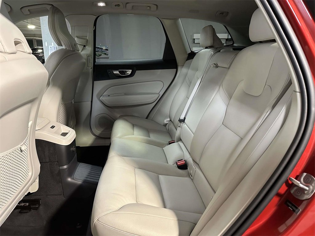 Used 2024 Volvo XC60 T8 Plus w/ Protection Package Premier image 23
