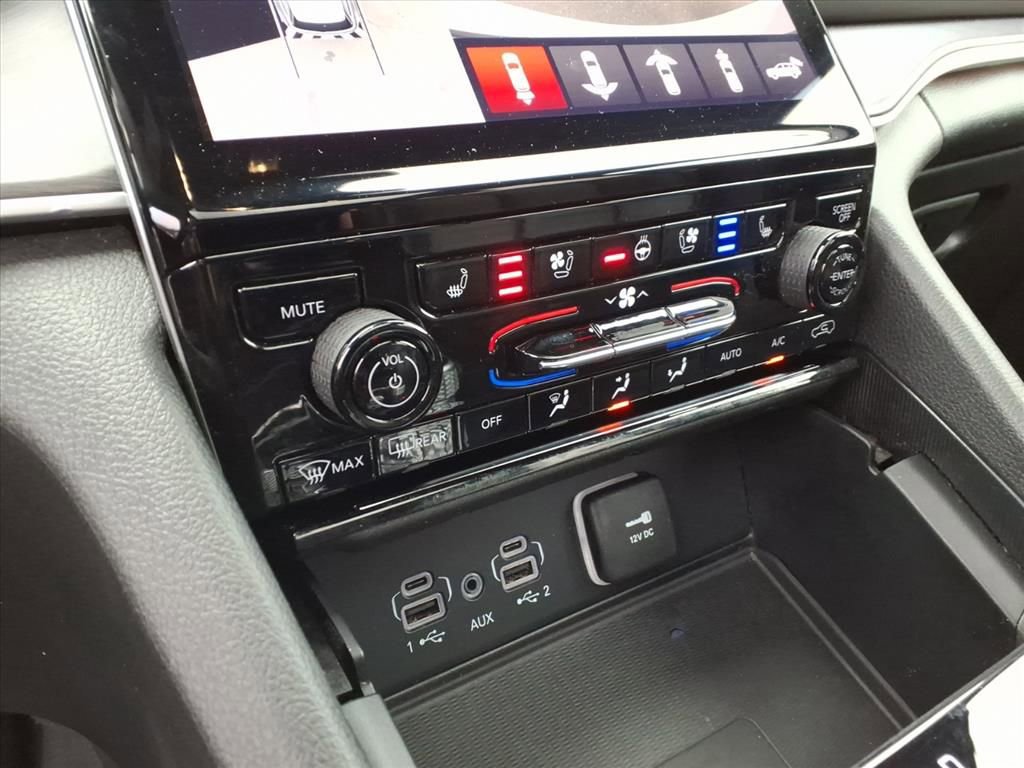 Used 2024 Jeep Grand Cherokee L Limited w/ Luxury Tech Group II image 28