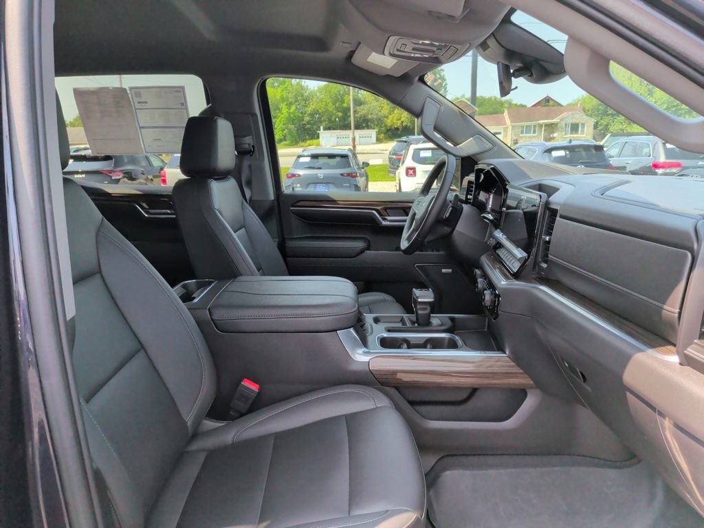 Used 2023 Chevrolet Silverado 1500 LT Trail Boss w/ LT Trail Boss Premium Package AWD/4WD image 9