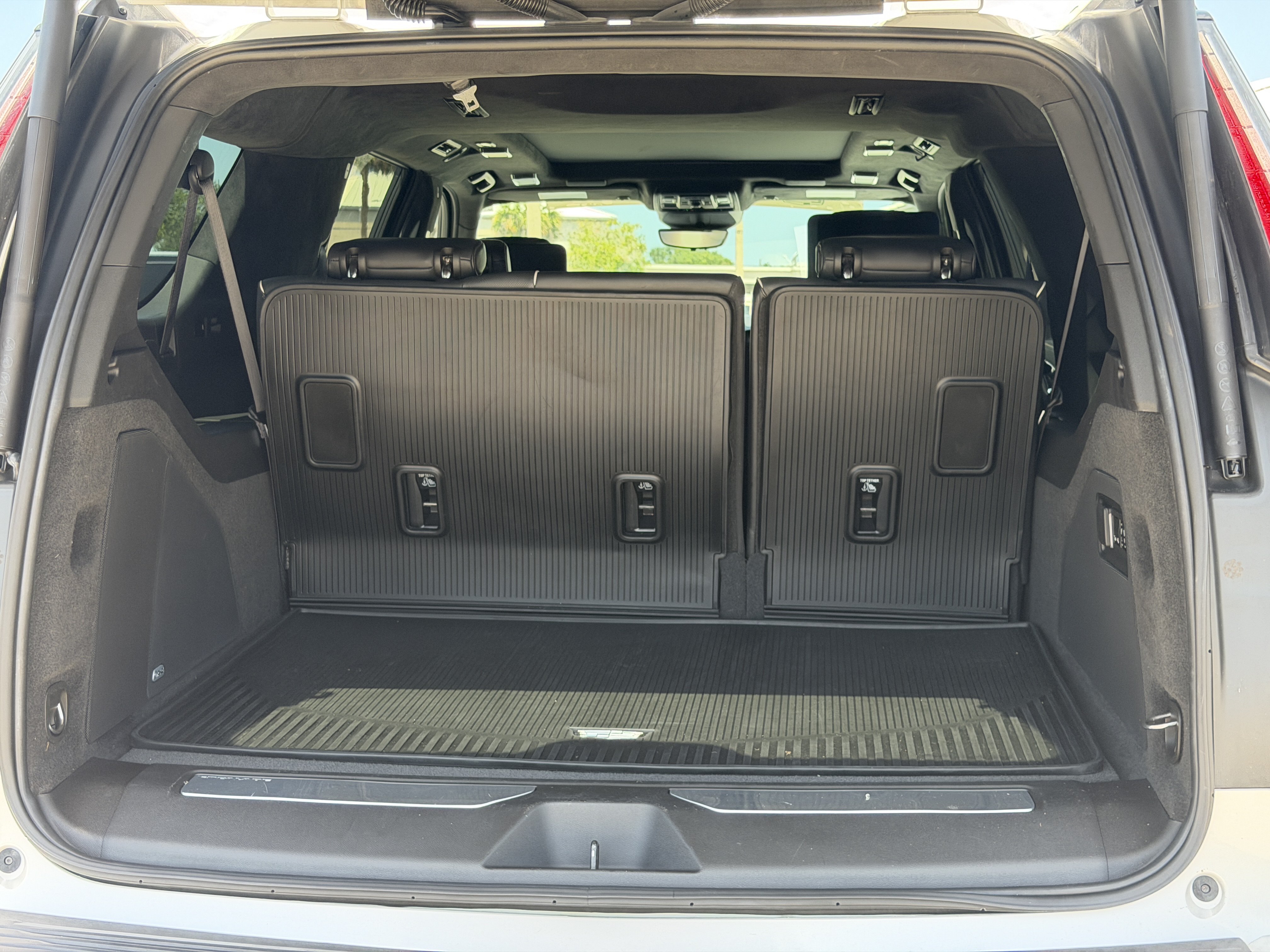 Certified 2024 Cadillac Escalade ESV Sport Platinum w/ LPO, ONYX Package AWD/4WD image 10