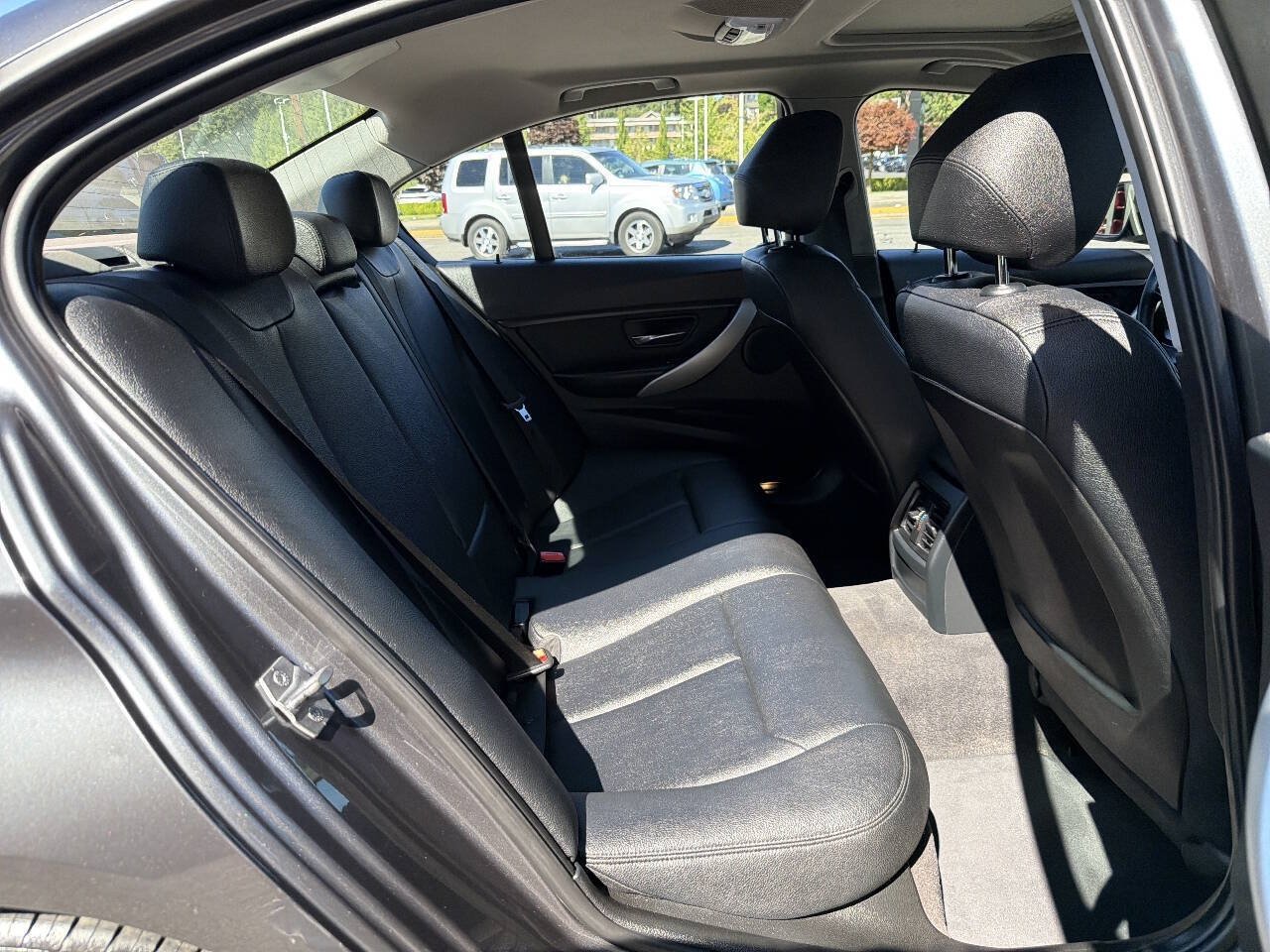 Used 2014 BMW 320i Sedan RWD image 21