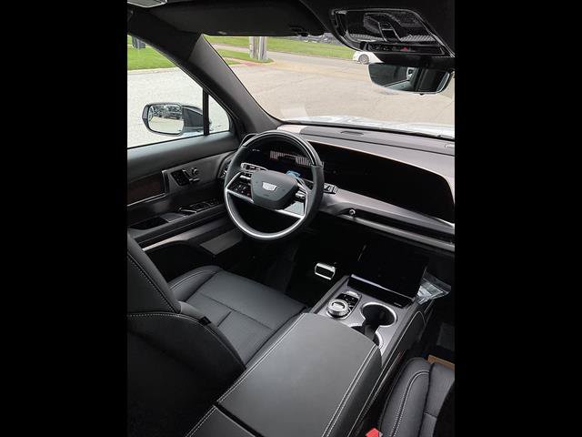 New 2027 Cadillac Vistiq Luxury w/ LPO, Floor Liner Package AWD/4WD image 3