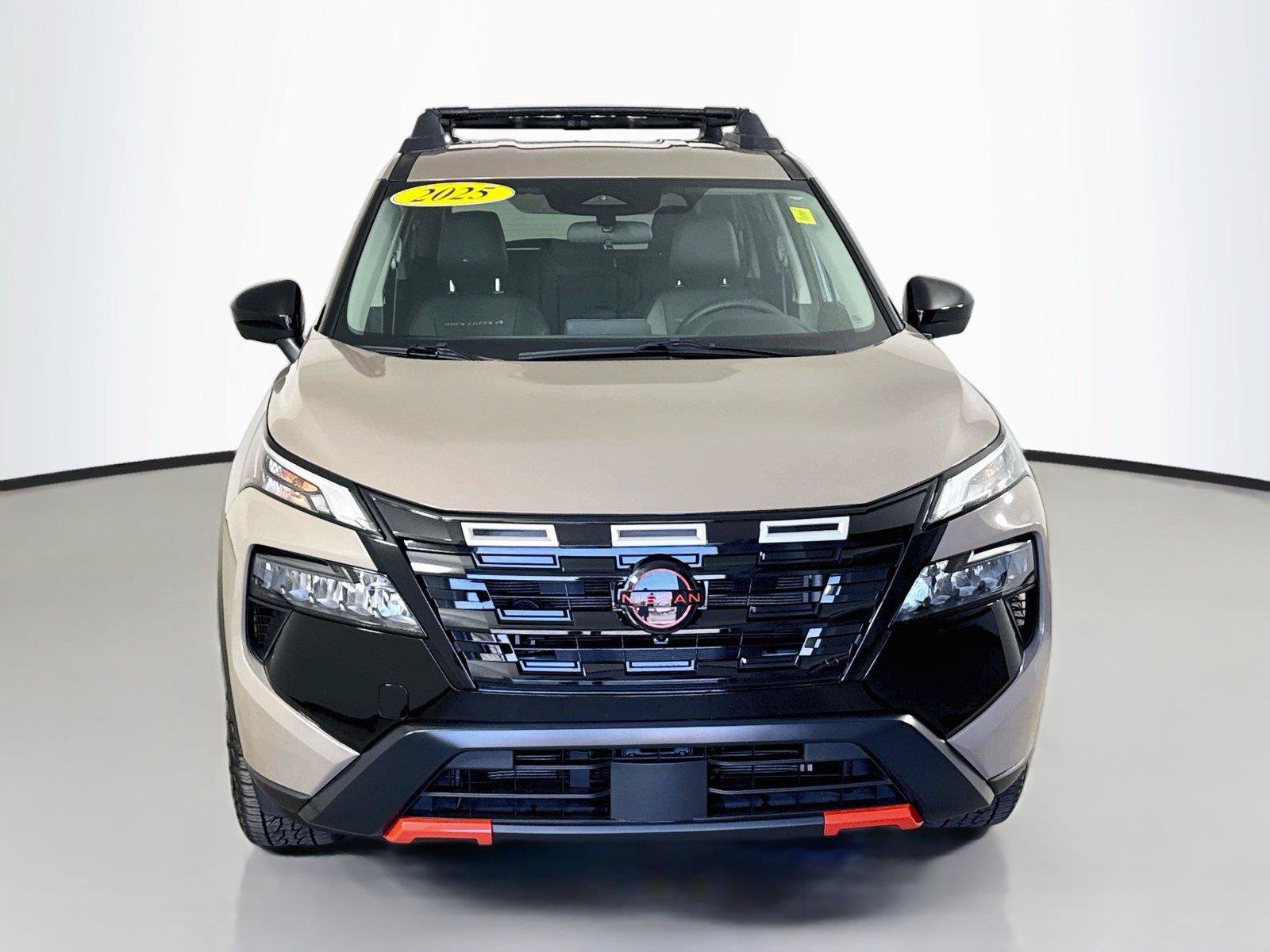 Used 2025 Nissan Rogue SV AWD/4WD image 3