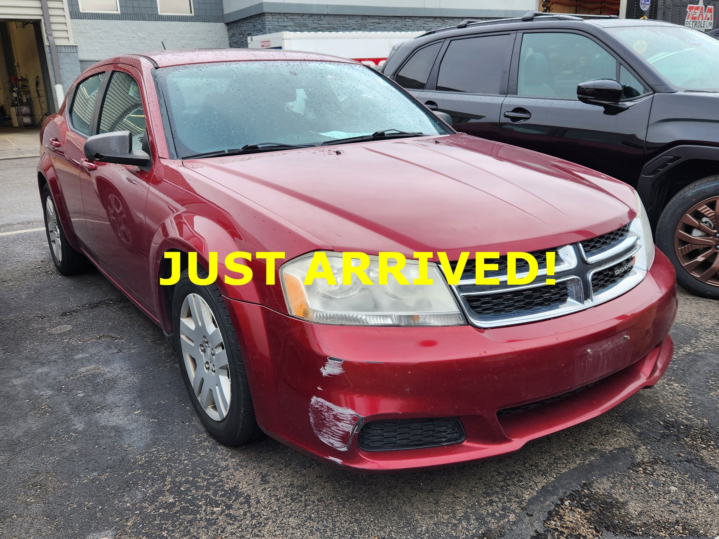 Used 2014 Dodge Avenger SE FWD image 2