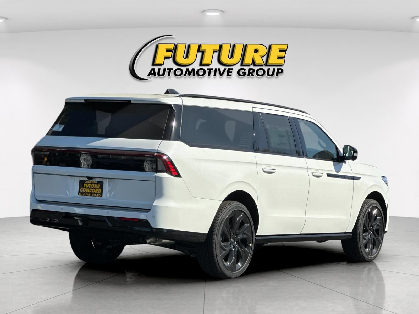 New 2027 Lincoln Navigator L Reserve w/ Jet Appearance Package AWD/4WD image 3