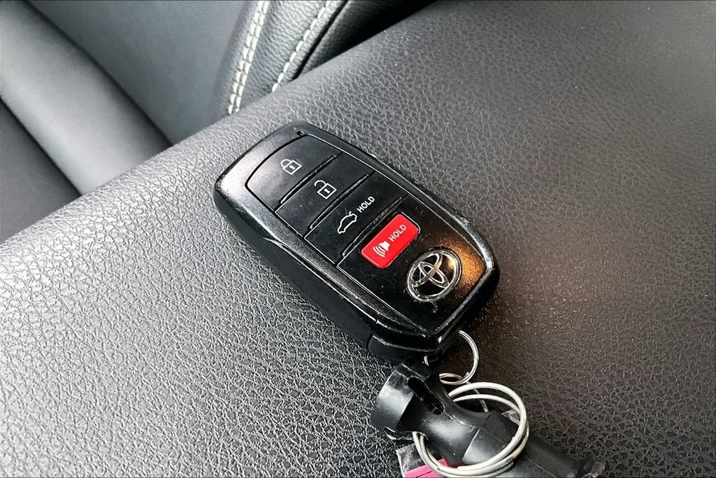 Used 2025 Toyota Camry SE w/ Convenience Package AWD/4WD image 13