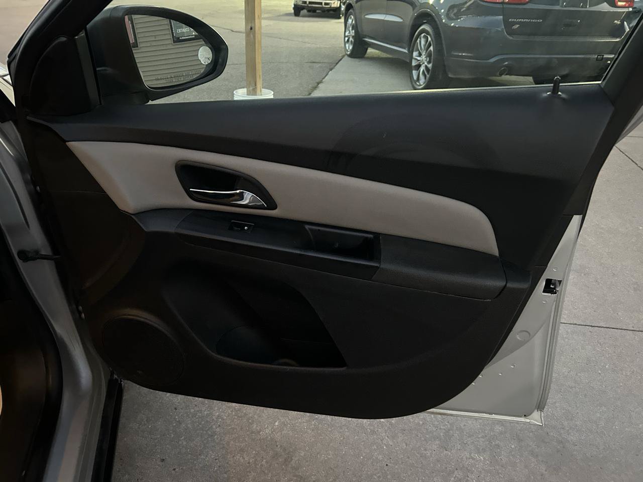 Used 2014 Chevrolet Cruze LS FWD image 16
