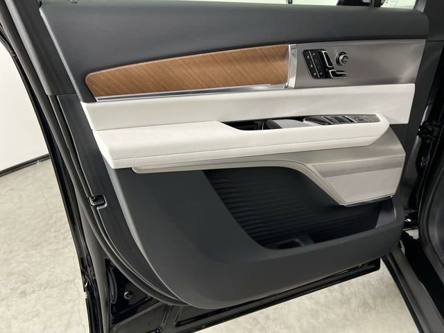 Used 2026 Cadillac Vistiq Sport image 23