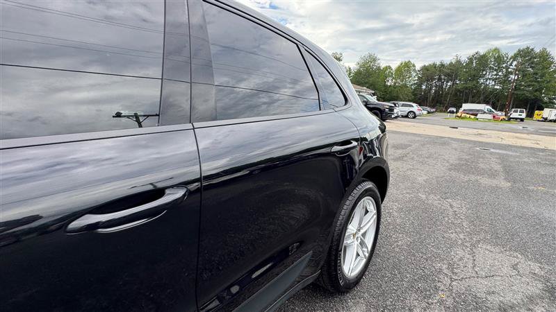 Used 2020 Porsche Macan w/ Premium Package Plus AWD/4WD image 12