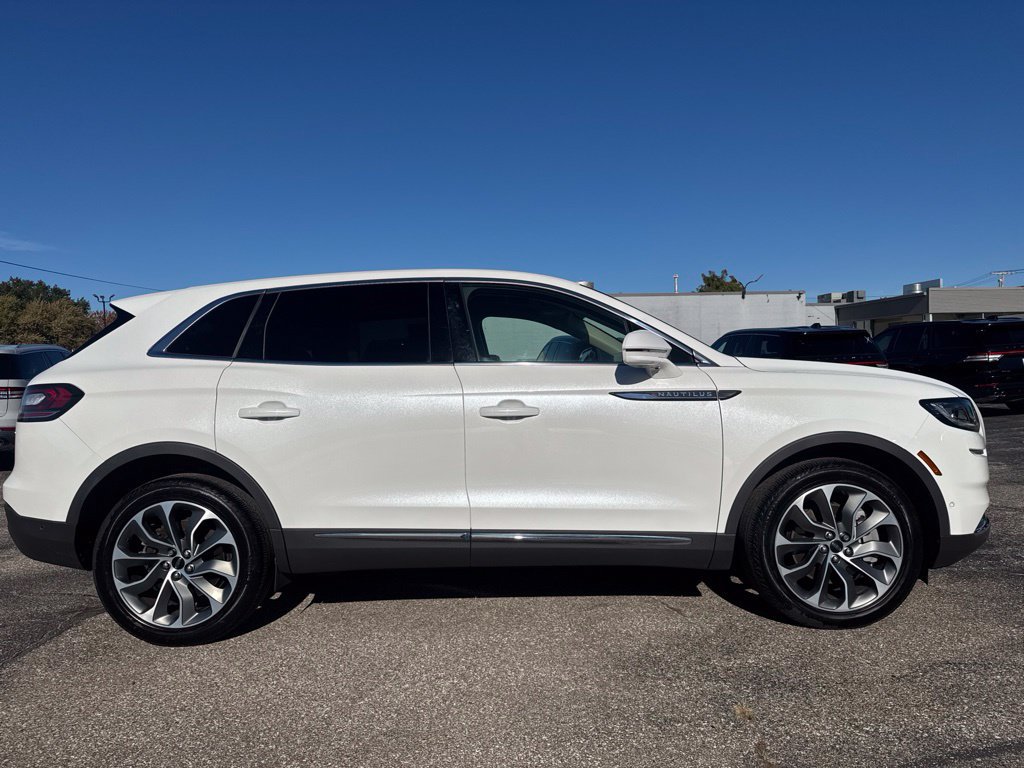 Used 2023 Lincoln Nautilus Reserve w/ Equipment Group 201A AWD/4WD image 2