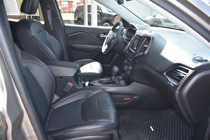 Used 2021 Jeep Cherokee Trailhawk w/ Trailer Tow Group AWD/4WD image 31