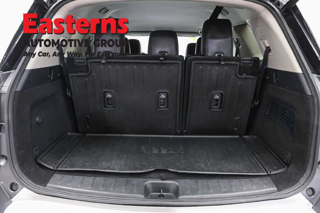 Used 2024 Nissan Pathfinder SL w/ Black Appearance Package AWD/4WD image 10