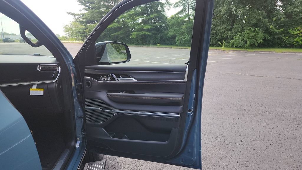 New 2026 Jeep Grand Wagoneer Summit AWD/4WD image 10
