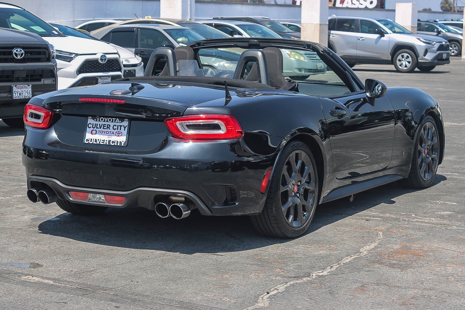 Used 2018 FIAT 124 Spider Abarth RWD image 18