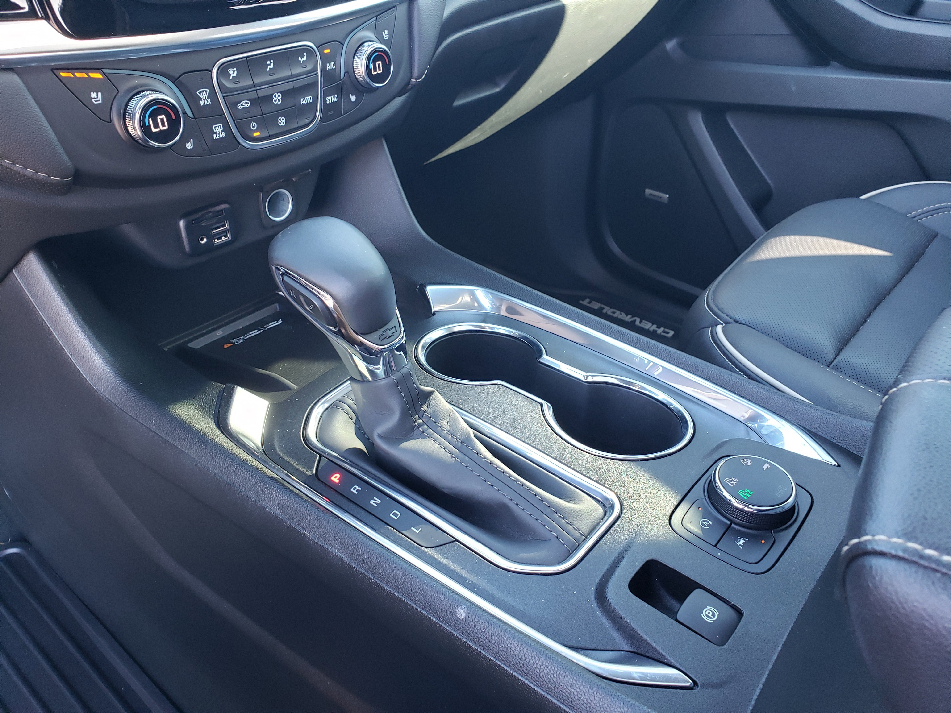 Used 2023 Chevrolet Traverse Premier image 21