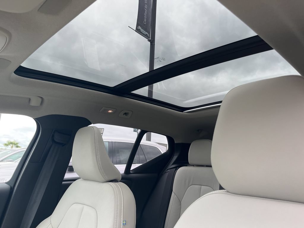 New 2026 Volvo XC40 B5 Ultra w/ Climate Package AWD/4WD image 14