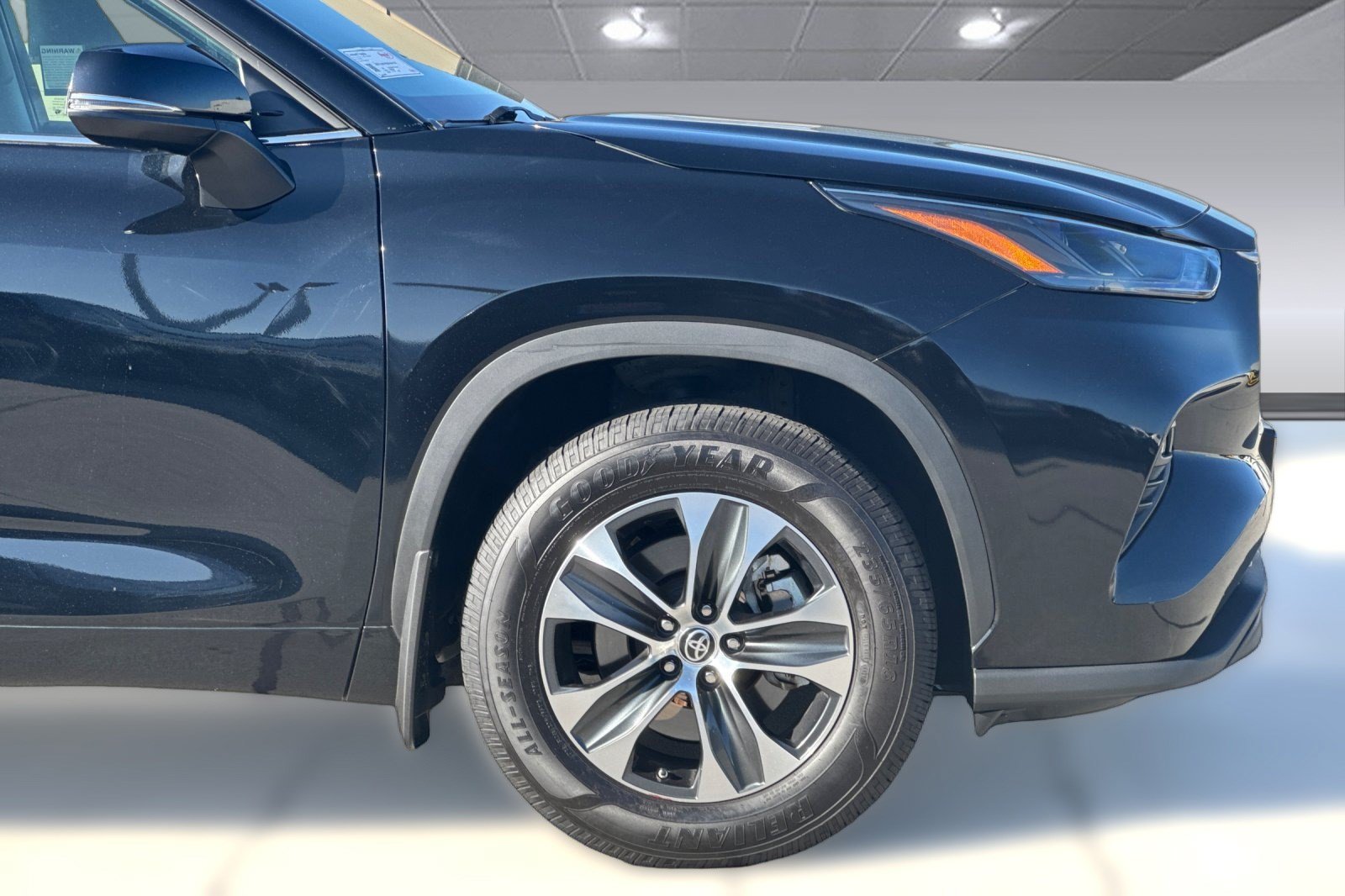 Used 2022 Toyota Highlander XLE AWD/4WD image 35