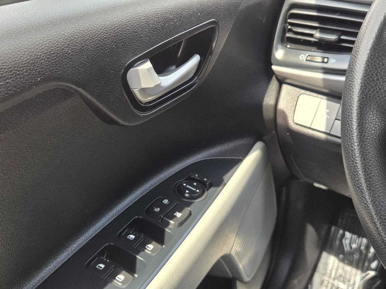 Used 2018 Kia Rio S FWD image 27